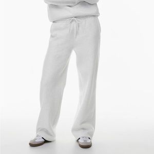 Aritzia TNA Cozy Fleece Sweatpants